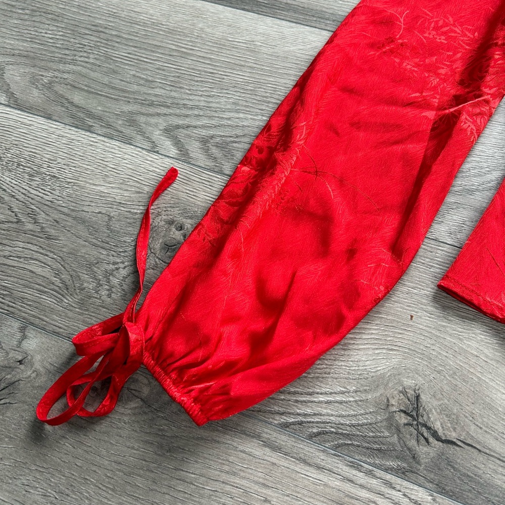 Red blouse - Picture 5 of 6